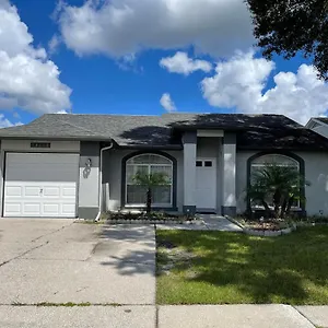 Cozy 3 Bedroom Close To Everything In Tampa! Holiday home