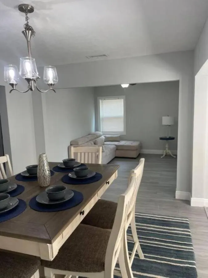 Holiday home Cheerful Home Minutes From The Airport And Raymond James Stadium! Tampa